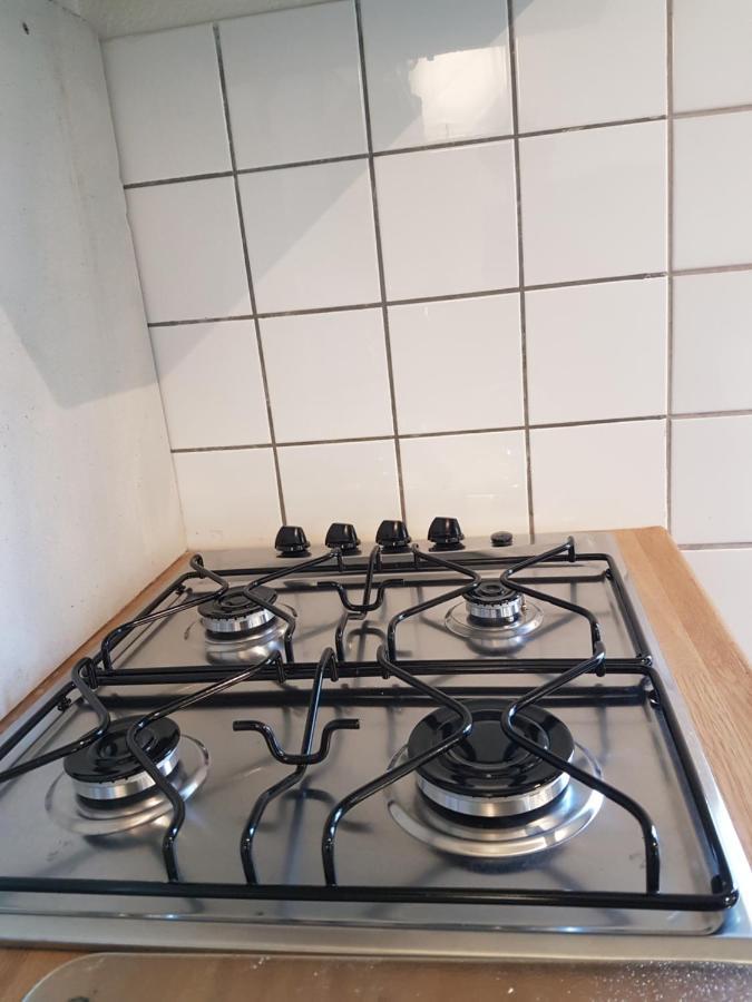 " Casitacuriosa " Chalet Op Camping Met Buitenzwembad Balen Exterior photo