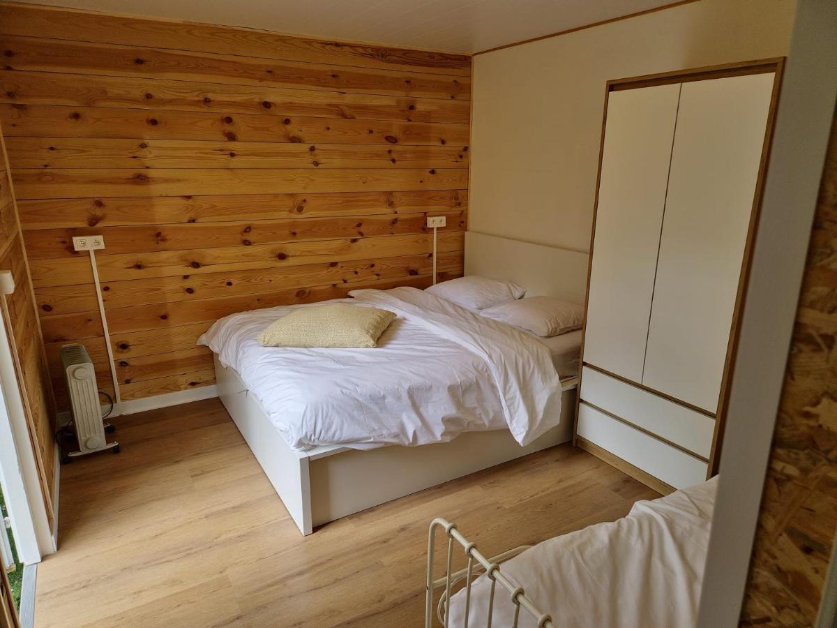 " Casitacuriosa " Chalet Op Camping Met Buitenzwembad Balen Exterior photo